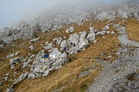 11 Tra le rocce un bivacco